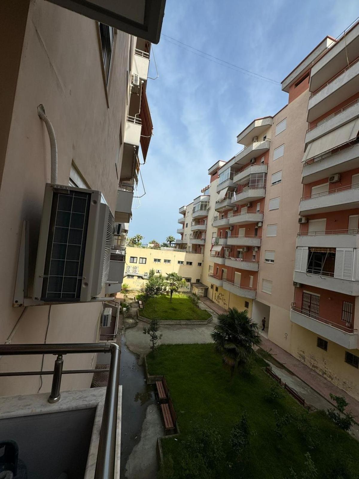 Renting House Vlore Exterior photo